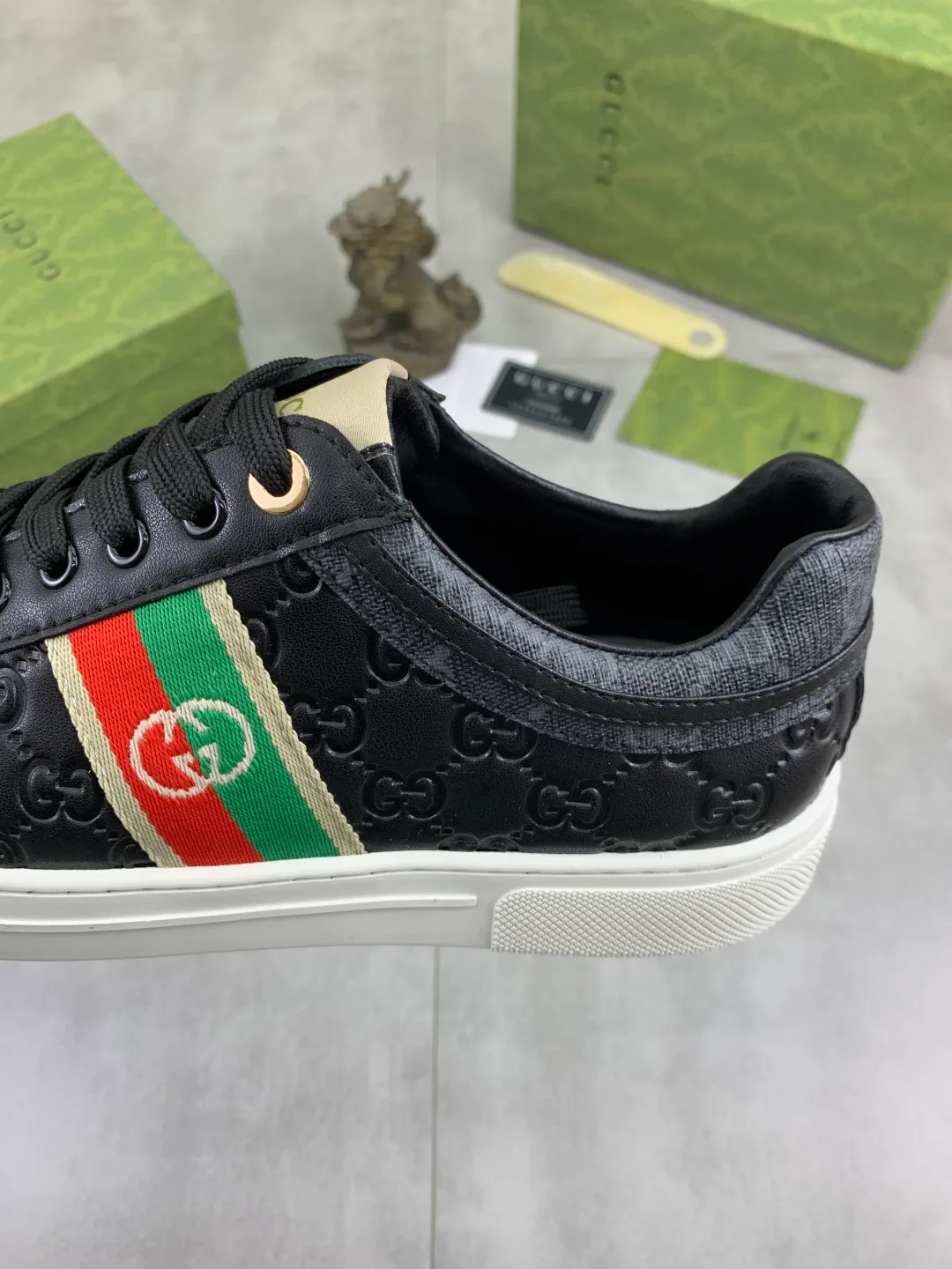 Men's Men's Shoes P420 💰[New Style] 🆘 The latest model from Gucci's official website🎁Classic casual and fashionable men's shoes👟Hot style💥Simple and elegant style, exclusive for trendy men. Unique latest brand elements from the official website👑Gucci original decoration, fashionable and generous, made of original soft calfskin fabric➕Comfortable soft sheepskin lining ✅The official website specifies wear-resistant rubber outsole_full of elasticity, classic model taken in real life🎬Color: 2️⃣colors available😍Number: 38-44